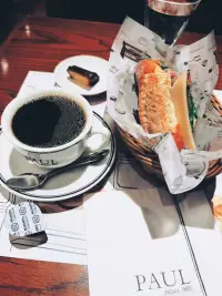 真正的愛，是你們彼此，深度的看見。
親密關(guān)系中真正持久的吸引力，
是你的生命底色，生命力量。
是你帶他看見了，他未曾觸碰的世界。
給予了他自由，尊重，理解。配圖