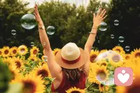 記住，每一個微笑都是人生中的珍貴瞬間。不論是小小的幸福還是巨大的成功，都是我們努力奮斗的成果。讓我們保持平常心，用歡笑去面對人生的起伏，相信未來會更加美好!配圖