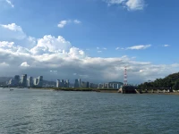 在心理學領域有一個令人深思的詞匯叫情緒自由，情緒的自由意味著他人的情緒與自身毫無瓜葛，自身的情緒亦不受他人左右。成熟，乃是擁有堅定的主見，學會漠然無視他人的情緒，全身心地沉浸于做真實的自己。自由，是心靈的徹底解放，是內心的全然平靜。配圖