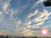 當遇到比自己更為厲害的人時，便無法保持淡定；瞧見比自己光鮮亮麗的人，就會深感渺小與自卑。從本質而言，這是因為你尚未學會“去魅”。世界猶如一個龐大的草臺班子，你越是缺少什么，就越發崇拜什么；而你越是崇拜什么，就越會對其產生自卑之感。故而，成長即意味著學會對這個世界去魅。配圖