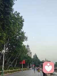 在一段感情中，我們常常認為自己付出的就是愛。然而，這句話提醒我們，愛并非是一廂情愿的給予。如果我們給予對方的是對方真正需要的，那才是愛。比如對方需要的是陪伴時，我們抽出時間陪伴；對方需要鼓勵時，我們給予真誠的鼓勵。但如果我們給予的不是對方所需要的，卻還一味強加，那就變成了控制。比如對方渴望獨立空間，我們卻過度干涉，這就不是愛而是控制了。真正的愛應該建立在理解和尊重對方需求的基礎上，以對方能夠接受和需要的方式去表達，這樣的愛才能讓雙方在感情中都感到溫暖和舒適。配圖