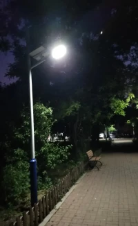感悟生活真諦，每天清晨醒來，又是一天都是新生。感概一切，健康地活著，世界上誰都不重要、只有自己最幸福的事重要。看見一草一木、一花一鳥，皆是美好，不要辜負了這美好的時光。醒來的過了一天，就要珍惜認真的過，不要盲目羨慕他人的幸福，也許那并不適合自己。人生于世，不要去攀比，過好自己的日子，享受自己的生活才是王道，寬容對待別人，就是肚量；謙卑面向自己，就是份量；合起來，就是一個人的質量。格局越大，越懂得寬容；情商越高，越懂得低頭。愿我們都能成為一個具有大格局的高情商之人。配圖