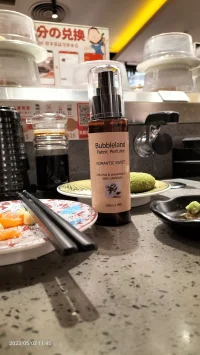 人，總要有點追求，有點信仰。信仰是人的精神支柱，失了信仰的人，心靈空虛而脆弱。羅曼羅蘭曾說：“人這一生， 最可怕的敵人，就是沒有堅定的信仰。”信仰，不一定是宗教，但一定為了是崇高的事物，有追求的活著。生命不可褻瀆、神圣不可荒廢，生命的信仰，就在于明白的活著，有追求地活著。在生活中，勇敢擁抱自己
    信仰，是一種生命的狀態。堅持一份喜愛，充實人生，也是生命的另一種信仰。泰戈爾曾說：信仰是鳥兒，當黎明黝黑時，就觸著曙光謳歌了。心懷生活的信仰，才不至在失落中失了方向，也不會因沮喪讓心靈生了雜草。有愛好、堅持做一件事，在獲得樂趣的同時，也會愛上生活，柴米油鹽、讀書寫畫，買菜做飯，跳舞釣魚，都是生命的信仰。用熱愛去澆灌信仰，平淡的生活也會有前進的力量，尋常的日子也會有動人的光芒。
    生活的趣味不在于別處，在內心的充實和滿足。人生，不一定要家財萬貫，不一定要官運亨通，但一定要有生活的信仰，這樣才能遇見更平靜美好、更通透曠達的自己。給時間以生命，而不是給生命以時間。人活著，擇一好終老，足矣。有人一心向佛，尋求人生的意義；有人追求逍遙，飄向廣闊的生命；但，信仰更是生活的留戀和愛好，是拼盡全力和決心去做一件事。因為，人怎樣信仰，就怎樣生活！配圖
