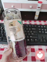 “當你不在乎時，你就得到；當你變好時，才會遇到更好；當你變強大時，你才不害怕孤單；當你不害怕孤單時，你就能夠寧缺無濫！”所以，當你好好愛自己的時候，全世界都會愛你～愛自己配圖