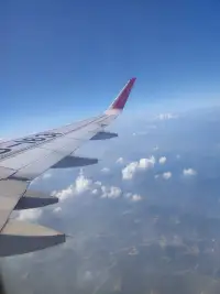 天高任鳥飛，浮云直上看向地面，地面上的我們如此渺小，小小的縮影如同我們的生活