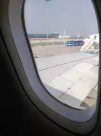 天高任鳥飛，浮云直上看向地面，地面上的我們如此渺小，小小的縮影如同我們的生活