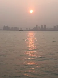 有人說，靜而后能安，安而后能慮，慮而后能行。
一個人只有靜下來，聆聽自己的內心，平靜地思考，
才能認清自己，知道自己面臨的是什么、應該做什么。配圖
