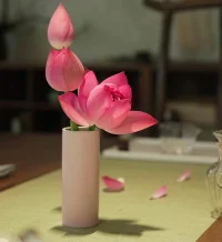 心不清凈，就會(huì)將別人的缺點(diǎn)無(wú)限放大；心若清凈，周?chē)鸁o(wú)一不是菩薩。——索達(dá)吉堪布?配圖