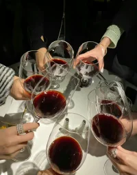 關(guān)系的第一原則是：多給別人快樂，少給別人痛苦。配圖