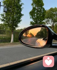 愿你：日出有盼，日落有念，有衣曖身，有人暖心。????配圖