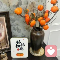 人的最大的消耗，不是來自智力或者體力的透支，也不是來自跟大自然或者同類的爭斗，而是來自自已對自己的戰爭。因為在這場戰爭中，“敵我雙方”的戰士、槍支、彈藥甚至戰術，都是這個人目己提供的，所以沒有任何人可以支撐下去。人天生是對自己滿意的。看看嬰兒，他們那種安詳、沉穩的神態，就是自我滿足到了極致的表現。他們也有資格對自己滿意：作為造物主最杰出的產品，對自已不滿意實在是對造物主的不敬。
———曾奇峰配圖