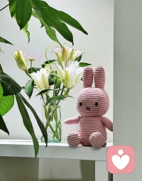 去毒化，是心理咨询要起到的一个重要功能，来访者向你发起攻击，扔出了一份黑色能量，这就像是一份毒药似的。咨询师接受了这股能量，并用自己的心力把这股能量中的毒减轻、化解甚至看到其中的积极部分，然后再把这股转化后的能量还给来访者。这也是父母、老师等好的权威该起到的重要功能。配图