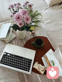 要允许不同的人的存在，要去理解这种存在的必然性，但不能让不同的存在影响和消耗自己的存在，要拿别人的不同来丰富自己的不同。配图