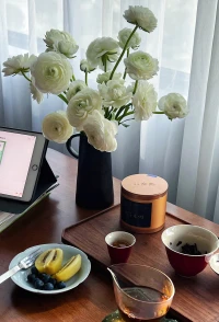 對任何事物，不論感情也好，財富也好，都不要太過于執著。越執著，就越痛苦，所以，要努力淡化執著，否則，即使你貴為世界首富，也不一定幸福。配圖
