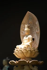 沒有看到對方的苦，是慈悲不夠，沒看到事情背后的因果，是智慧不夠，對這個世界不要有怨恨，因為這個世界沒有不公平，全是因果。

       — — 索達吉堪布配圖