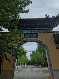 今天學習楊吉膺老師存在人本主義的課程，有一點很有感觸：很多時候，我們不需要回答問題，而是要活出這個問題的答案。

是啊！解決問題的過程本身就是答案，這需要我們不斷的探索。未來的很多不確定性中藏著很多可能性，等我著去創造，所以哪有什么所謂的正確的、標準的、唯一的答案。

向前沖吧！只要你有割舍過去的勇氣，你期待的、你想要的都在你堅定不移、心神氣定的般若智慧里……配圖
