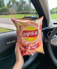 愿你們可以不討好不迎合，不一定夠討喜但一定很自由。 ???配圖