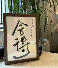 找一個可以并肩同行的人，而不是讓你寸步難行的人。一個沒有遠見和實力的伴侶，最終只會成為你前行的枷鎖，加重你原本的負擔，逐漸喪失自己。配圖