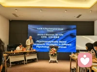 結束了一天的課程，真切地感受到了國際精分大咖的幽默與風趣，七十六歲的布萊克曼教授的精神面貌，很讓人羨慕贊嘆！配圖