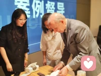 四天課程轉眼就結束了，作為一個心理人，內心是滿滿的幸福感！布教授精湛的學術，高尚的修為，很讓人折服！真誠、親和、慈愛，不耐其煩的敬業精神，更讓人深受感動！祝敬愛的布萊克曼教授，永遠幸福安康！感恩所有的遇見！配圖