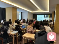 四天課程轉眼就結束了，作為一個心理人，內心是滿滿的幸福感！布教授精湛的學術，高尚的修為，很讓人折服！真誠、親和、慈愛，不耐其煩的敬業精神，更讓人深受感動！祝敬愛的布萊克曼教授，永遠幸福安康！感恩所有的遇見！配圖