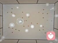 誰都會有感到沮喪痛苦的時候這種時候你只需要做到：
既不把生活推開，也不與生活過度糾纏，當允許萬事萬物在自己身上留下痕跡，而不對抗時。我們的能量也會一點點重新豐盈起來。
并且，每一個留下的痕跡 ，每一個生命的體驗，最終都組成了一個更完整的自己。配圖