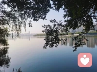 如果想讓自己的能量場干凈起來，就不要隨意與他人產(chǎn)生糾纏。要記得：我尊重你的命運(yùn)，更理解你的局限，無謂你的行為。渡人之前先渡己。配圖