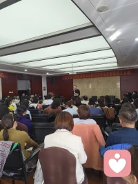 一睹王錚老師的風采，現場做個案逐句解析，功底深厚！配圖