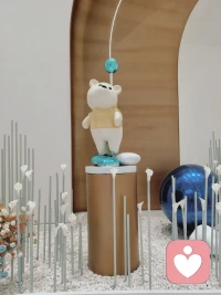 #人際沖突#

現實中的人際沖突是不可避免的。在情理和法律范圍內的沖突是很正常的。但是，有些人在沖突中會經常突破底線，不擇手段，尤其是沖突導致的惡性軀體暴力，可能是反社會性人格障礙的表現。無法把沖突控制在象征性的，也就是語言的層面，是前語言期即兩歲以前的心理創傷導致的癥狀，被稱為見諸行動。
頻繁的人際沖突可能是因為你無法升華攻擊性，無法用被社會認可的方式獲得比你的對手更多的財富、支持和榮譽；你無法親近他人，你用攻擊他人的方式表達親密。肆意表達攻擊性是等同于當眾情感的“裸露”，這是嬰兒行為的殘留。配圖