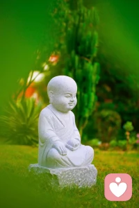 不破不立，大破大立。

有些東西是必須摧毀，必須放棄，才能迎來新生，不管是消耗你的人，還是讓你恐懼和焦慮的事，又或者是脆弱敏感的你，你必須打破。人都怕變動，所以不愿意去改變自己，但變動才意味著進步和機會。

審視自己，審視過去，覆盤總結、摧毀重塑、涅槃重生。

雖然過程會很痛苦，但也是蛻變的必經之路。當越是恐懼什么的時候，越是要勇敢的面對，因為勇敢的人才能迎來更好的生活。配圖