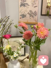 好聽的話別當真，難聽的話別較真。

不要讓外人的好話或者壞話打亂你生活的節奏，學會屏蔽別人的聲音，不過分在意別人的評價，才能真正把生活的主動權掌握在自己手上。

外界的聲音都是參考，你如果內心有了堅定的方向，那就大膽去走自己的路，聽從內心的指引，勇敢為自己而活。配圖