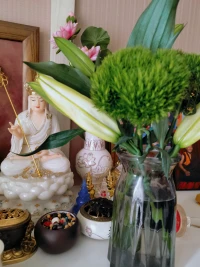 這世間，
苦樂都自知，
你最重要的事情就是，
照顧好自己～
要知道：
?起風落雨并非天之錯，
?起心動念只是人之想……配圖