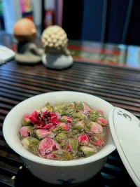 對未來的慷慨是投入現在，新的一天愛己所愛，加油！配圖