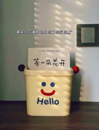 當你與思維認同時，你就陷入了時間的陷阱。

你會不由自主地，完全生活在對過去的回憶和對未來的期待之中。這樣你的心思會完全被過去和未來占據，而不愿意接納當下時刻，并容許它存在。

過去可以賦予你一個身份，而未來代表了解脫的希望或任何一種形式的滿足，因此你會強迫性地認同它們，但實際上這兩者都是幻象。配圖