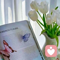 人與人最好的關(guān)系，永遠(yuǎn)都是雙向奔赴。雙向的奔赴，是能量流動(dòng)的飛輪，飛輪只有不斷滾動(dòng)，才能在正向循環(huán)中走向長(zhǎng)久。

一段良性的、長(zhǎng)久的關(guān)系，是大家一起成長(zhǎng)，而非一起沉淪。配圖