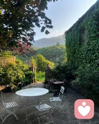 人生，不可預測，沒有永恒的痛苦，也沒有永恒的幸福，生活像流水一般，有時是那么平展，有時又是那么曲折。允許一切如其所是，也允許一切事與愿違，是難得清醒的活法。配圖