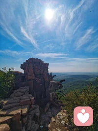 今日早起线下一个咨询，晚上线上一咨询，白天爬了座山，主打一个充实加愉悦！
攀登的意义，不在于征服，而是每一步都离天空更近一点，也离自己更近一点。