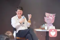 从看见家族的“命运脚本”，到理解那些沉默的代际传承，每一次个案解析都让人震撼。原来我们与自己、与他人的关系模式里，藏着整个家族的影子。
    带着这份觉察，重新回到生活里，看见更多、接纳更多。
​                        
               — 张沛超深度家族动力工作坊