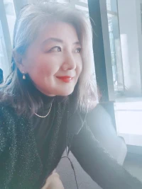人的焦慮、恐懼、急躁等情緒，在大腦中與認知系統相連接，而認知決定了一個人的三觀。也就是說，情緒，最終會影響并暴露一個人的三觀。1.世界觀：見過的世面越多，越不動聲色。2.人生觀：修養越高的人，情緒越穩定。3.價值觀：目標越清晰的人，情緒越少。