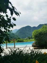 面對無法回頭的人生，我們只能做三件事：鄭重的選擇，爭取不留下遺憾；如果遺憾了，就理智的面對它，然后爭取改變；假若也不能改變，就勇敢地接受，不要后悔，繼續朝前走。