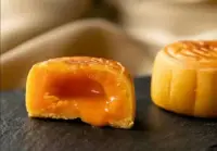 明月千里寄相思，見與不見都要開心！配圖