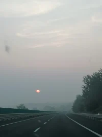心靈的境界高了，
看問題的角度就不一樣了。
如同你站在一樓看世界，
跟站在一百層看世界，
覺受是完全不一樣。配圖