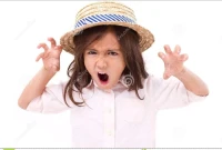 孩子行為不當(dāng)，是因?yàn)闆](méi)有信心。他們可能想通過(guò)不當(dāng)行為達(dá)到的目的：1.引起關(guān)注。2.宣示權(quán)利。3.報(bào)復(fù)。4.自暴自棄。通過(guò)觀察、理解和適當(dāng)?shù)脑儐?wèn)，弄清他們的真實(shí)目的，合理應(yīng)對(duì)。配圖