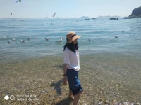 春光融融，草長鶯飛，美麗節日，熠熠生輝。
學會悅納自己，每天都是節日。
祝各位女神們節日快樂！配圖