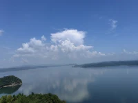 “怕”左邊是心，右邊是白，白擔心。
要么被擔心恐懼控制，要么控制擔心恐懼。
與癥狀同在，與恐懼情緒同在，每個人都是帶著問題活著。
如果你被各種情緒困擾，我在這里，愿意傾聽你的心聲。。。配圖