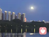 生命就是一場奔走，
讓我們向著陽光，努力前行。
夢想或許遙遠，腳步或許緩慢，
但積攢的微光終將照亮黑暗。
?早上好[太陽]配圖