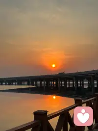 别轻易否定自己，你远比想象中优秀，只要坚持往前走，就没有跨不过去的坎。配图