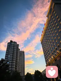 人生，总会有不期而遇的温暖，和生生不息的希望。不管前方的路有多苦，只要走的方向正确，不管多么崎岖不平，都比站在原地更接近幸福。早安！[烟花][庆祝][玫瑰]