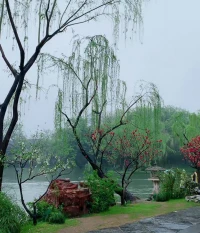 每個人的心里，都藏著一個了不起的自己，悄悄醞釀著樂觀，培養著豁達，堅持著善良，只要在路上，就沒有到達不了的遠方！配圖