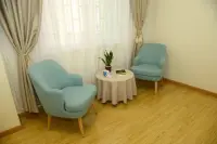 所折磨你的，從來不是任何人的情緒，而是自己心存幻想的期待，你一定要學(xué)會，和自己和解。配圖